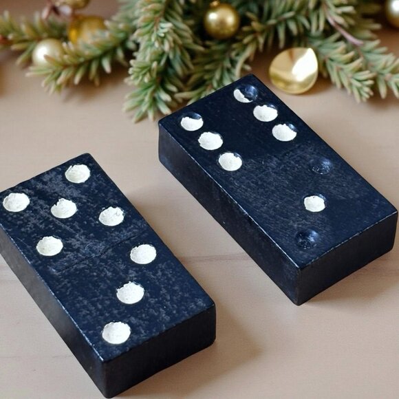 Vintage Black  28 Dominoes  With Embossed Lion Design & Festive Holly Berry Box - Picture 4 of 9